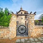 Petrochtisto Coastal Escape With Pool And Sea Views Вилла Помос