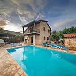 Petrochtisto Coastal Escape With Pool And Sea Views Вилла Помос