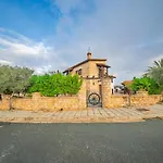 Petrochtisto Coastal Escape With Pool And Sea Views Вилла