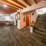 Вилла Petrochtisto Coastal Escape With Pool And Sea Views Помос