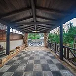 Вилла Petrochtisto Coastal Escape With Pool And Sea Views Помос
