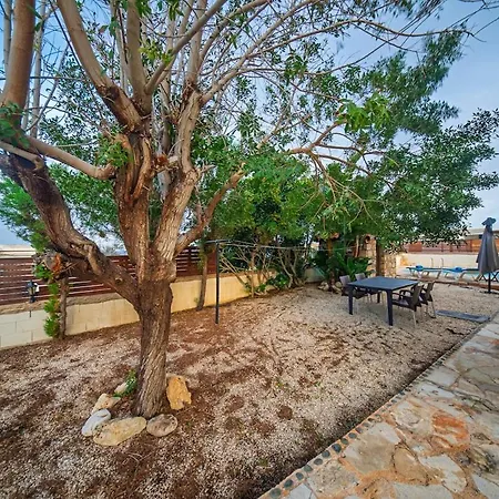Petrochtisto Coastal Escape With Pool And Sea Views Вилла Помос