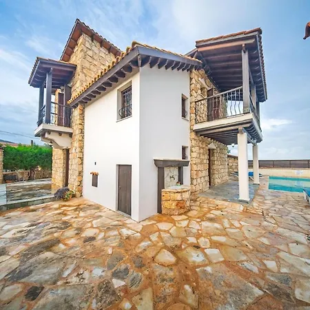 Вилла Petrochtisto Coastal Escape With Pool And Sea Views