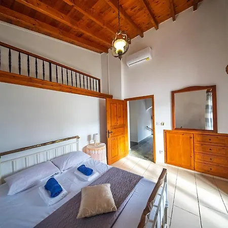Petrochtisto Coastal Escape With Pool And Sea Views Pomos
