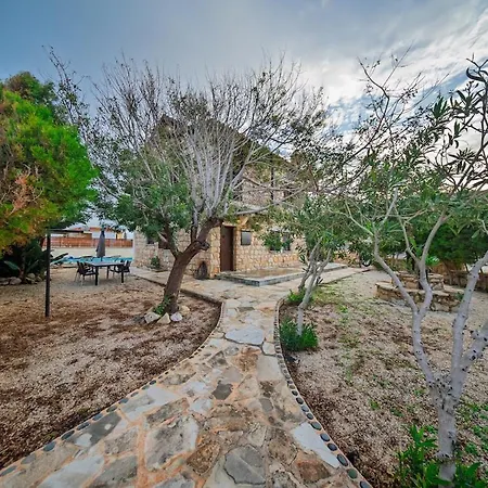 Villa Petrochtisto Coastal Escape With Pool And Sea Views Pomos