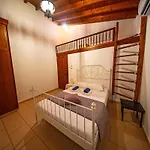 Petrochtisto Coastal Escape With Pool And Sea Views וילה פומוס