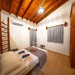 Petrochtisto Coastal Escape With Pool And Sea Views וילה פומוס