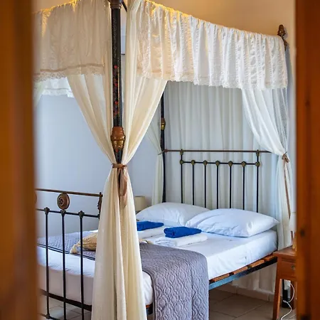 Petrochtisto Coastal Escape With Pool And Sea Views ポモス