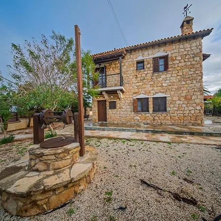 Petrochtisto Coastal Escape With Pool And Sea Views