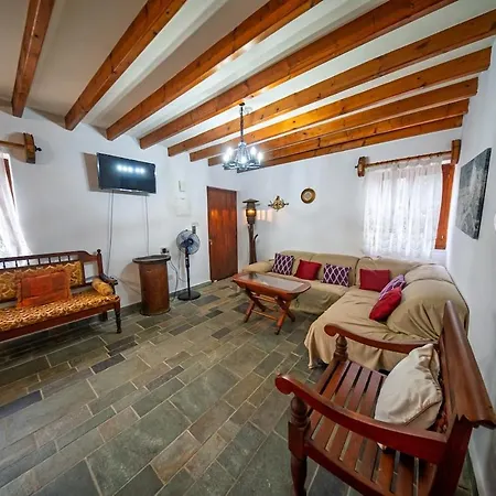 ヴィラ Petrochtisto Coastal Escape With Pool And Sea Views *