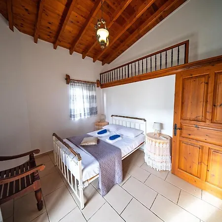 Villa Petrochtisto Coastal Escape With Pool And Sea Views