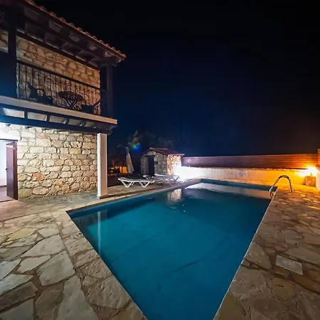 Petrochtisto Coastal Escape With Pool And Sea Views