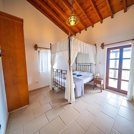 ヴィラ Petrochtisto Coastal Escape With Pool And Sea Views