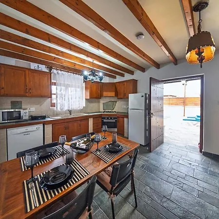 Petrochtisto Coastal Escape With Pool And Sea Views * ポモス